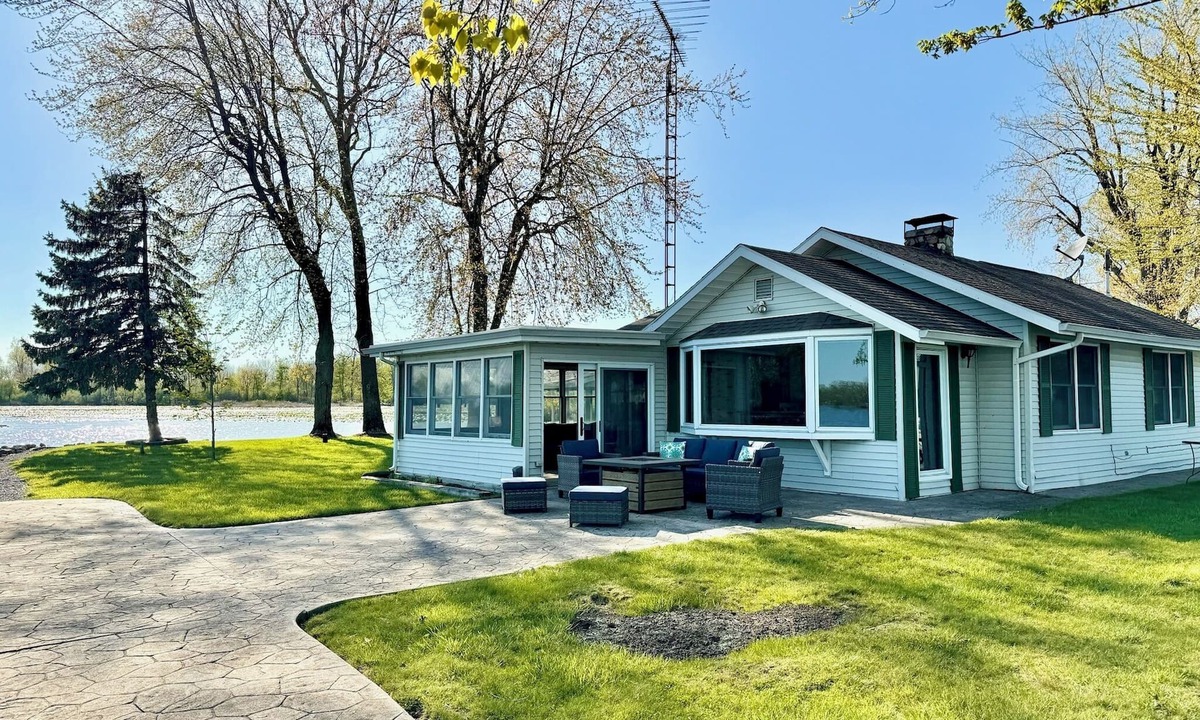 Lakeview House | Lake House Cottage w/Breathtaking Views!
