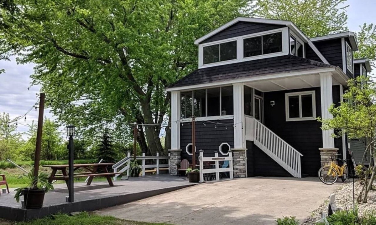 Oak Harbor House | Lake house in Oak Harbor with a private beach