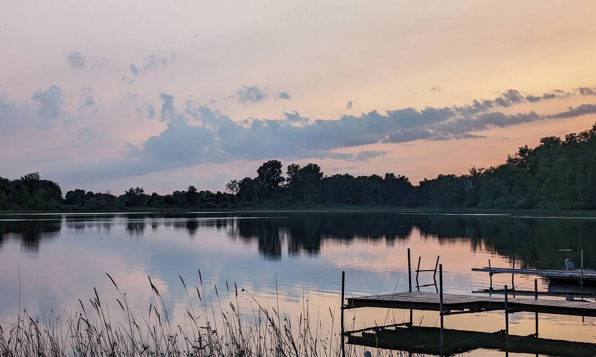 Bronson House | Lake house with swimming and kayaks