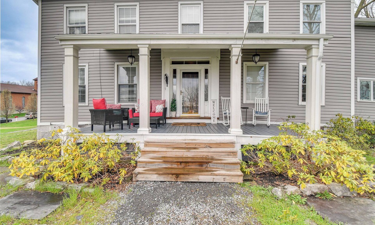 Cayuga Cottage | Lakefront Cayuga Retreat w/Private Deck & Hot Tub