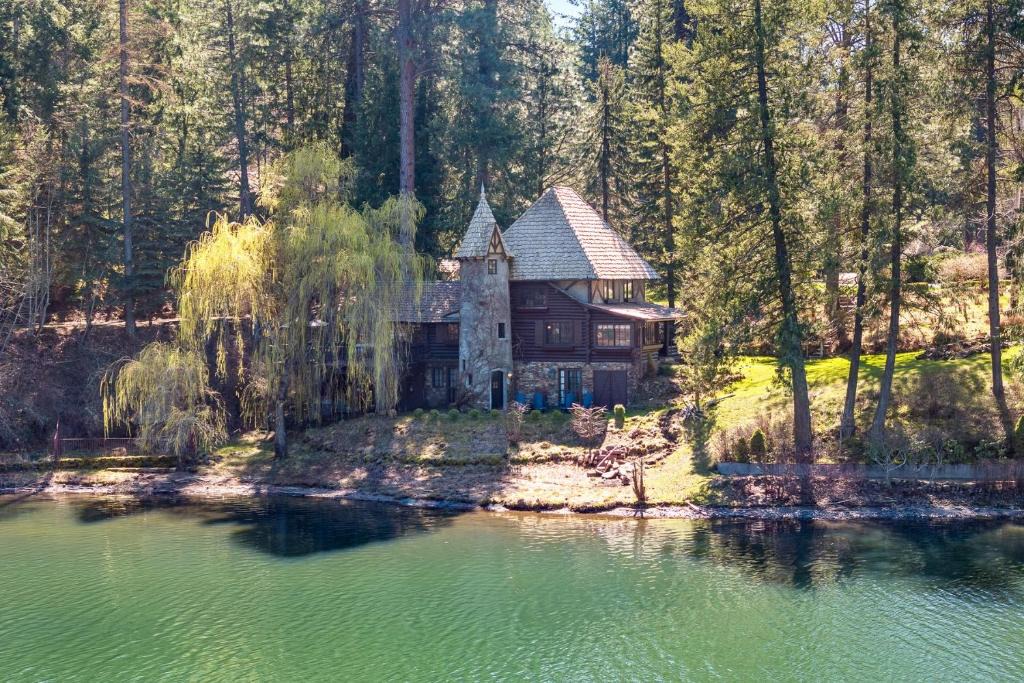 Harrison House | Lakefront Cottage Coeur d'Alene ID