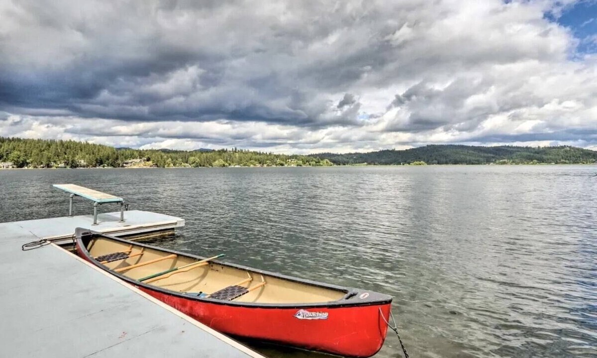 Newman Lake House | Lakefront Cottage with Hot Tub and Fire Pit