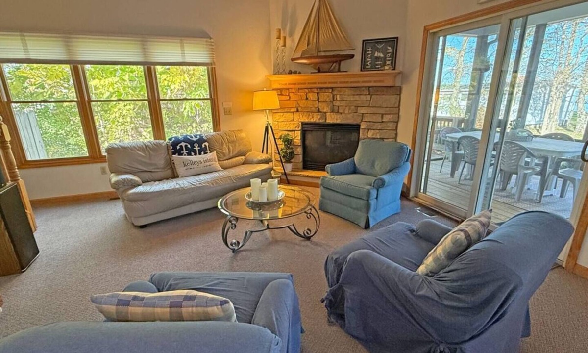 Kelleys Island House | Lakefront North Bay Getaway w/Private Beach
