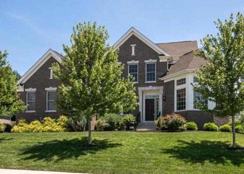 Maxwell House | Lakefront view 5 bedroom home with basement
