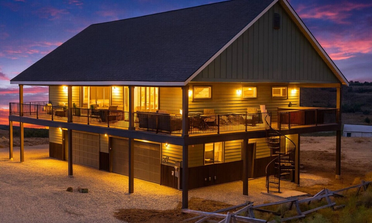 Helper Cabin | Lakeview Lodge - Lakeside Escape