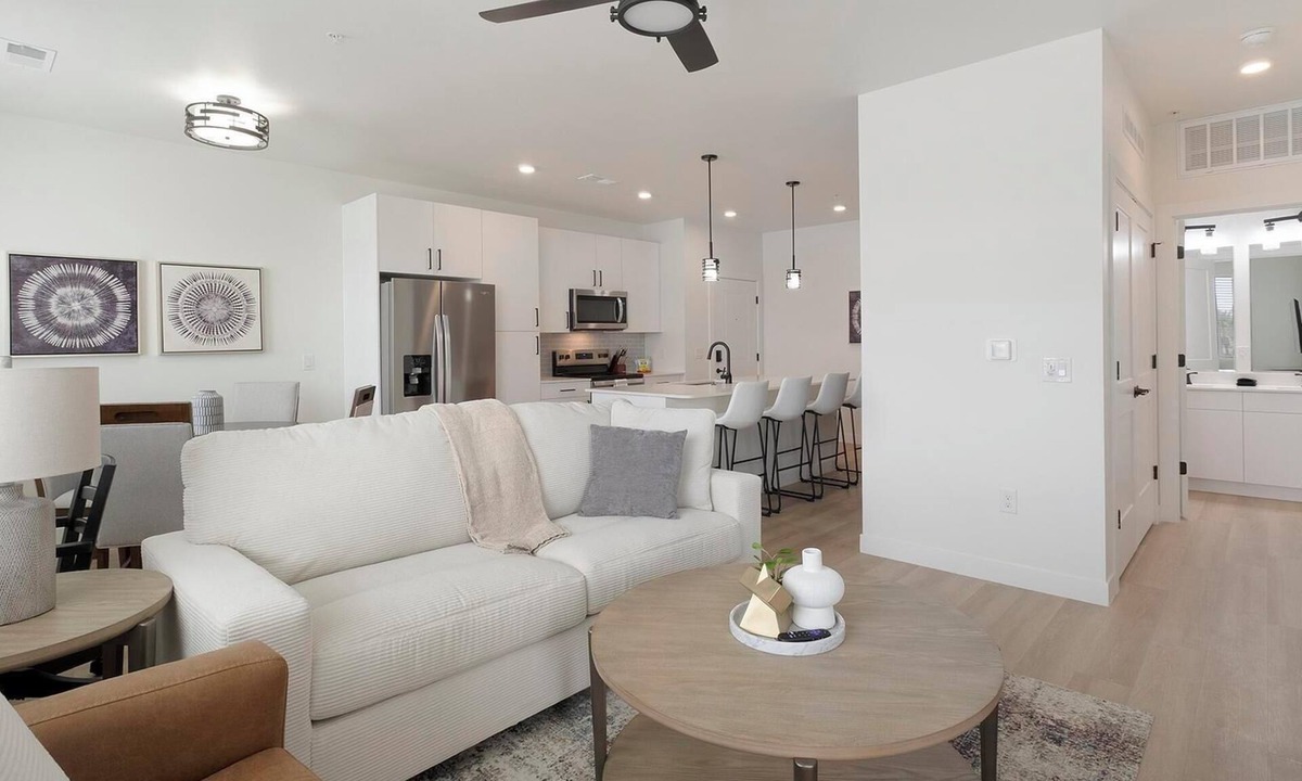 Casa Grande Apartment | Landing | Beautiful 1BD, Clubhouse, Pool