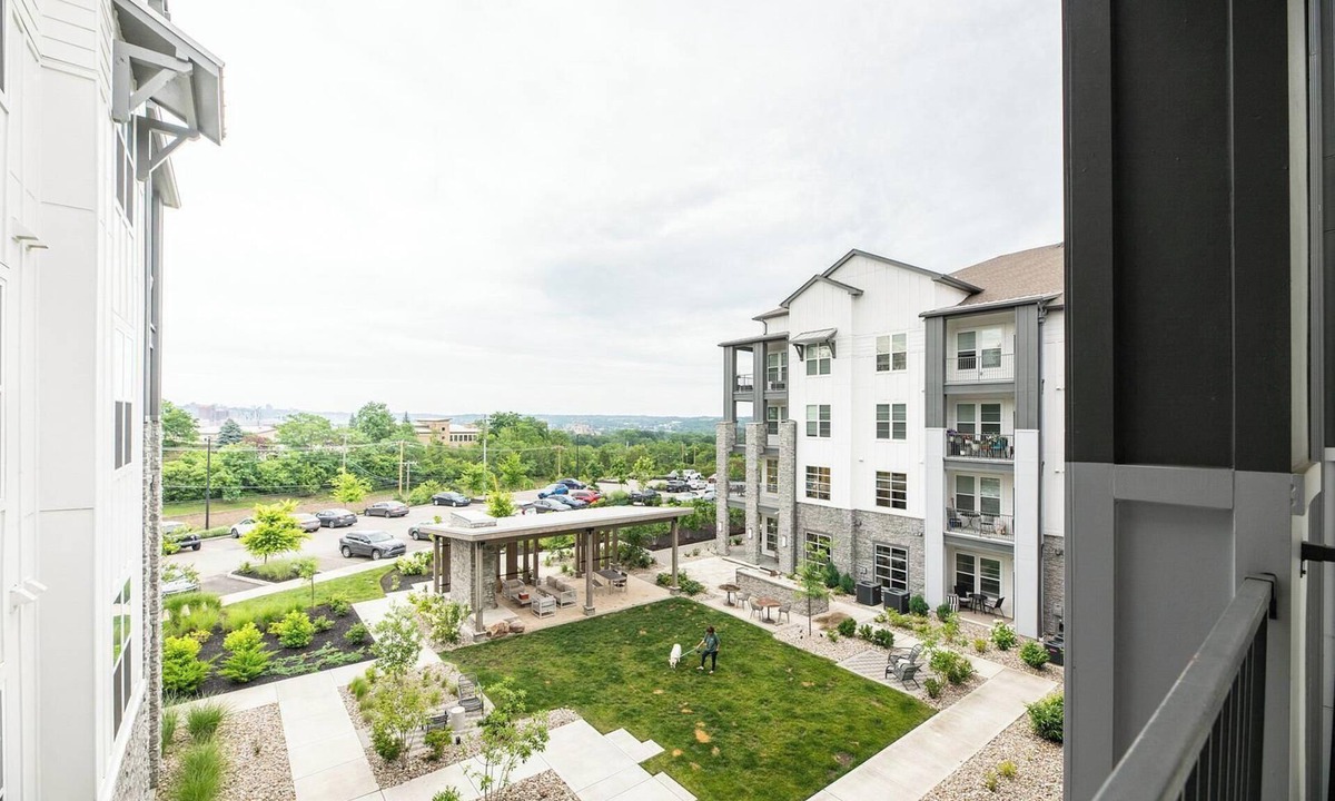 Covington Apartment | Landing | Chic 1BD, Gym, Yoga Studio