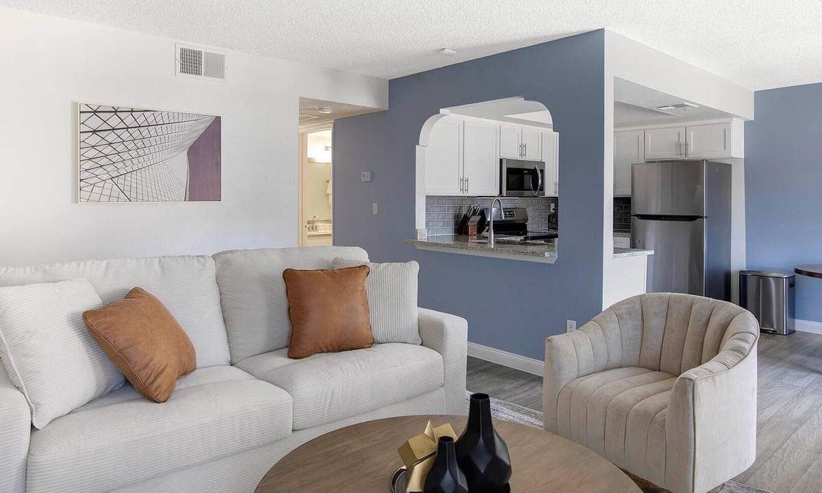 Paradise Apartment | Landing | Spectacular 2BD, Courtyard