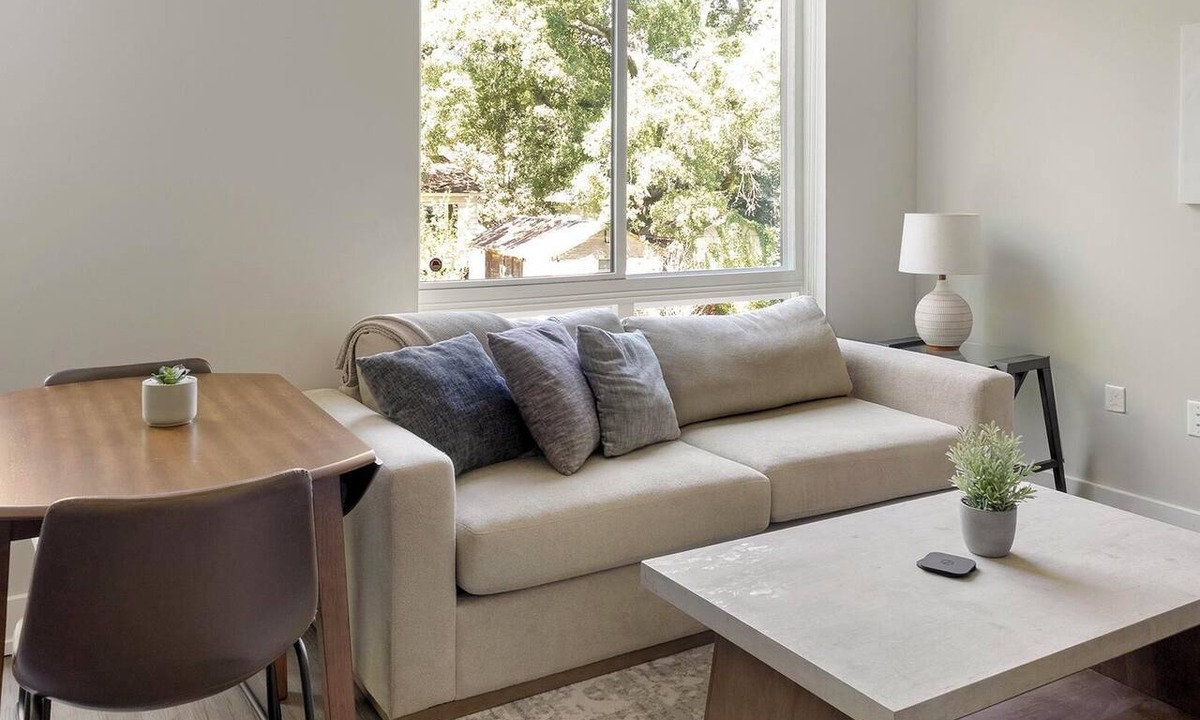Southwest Raleigh Apartment | Landing | Spectacular Studio in Caraleigh