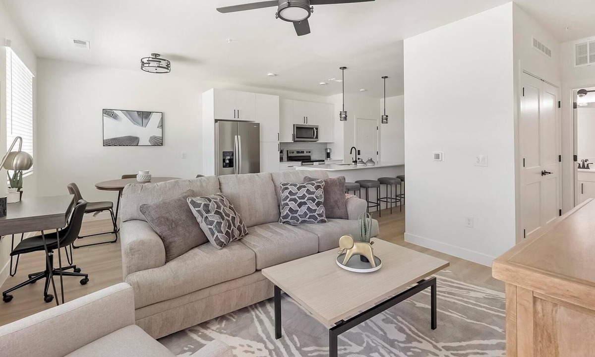 Casa Grande Apartment | Landing | Stunning 1BD, Pool, Gym