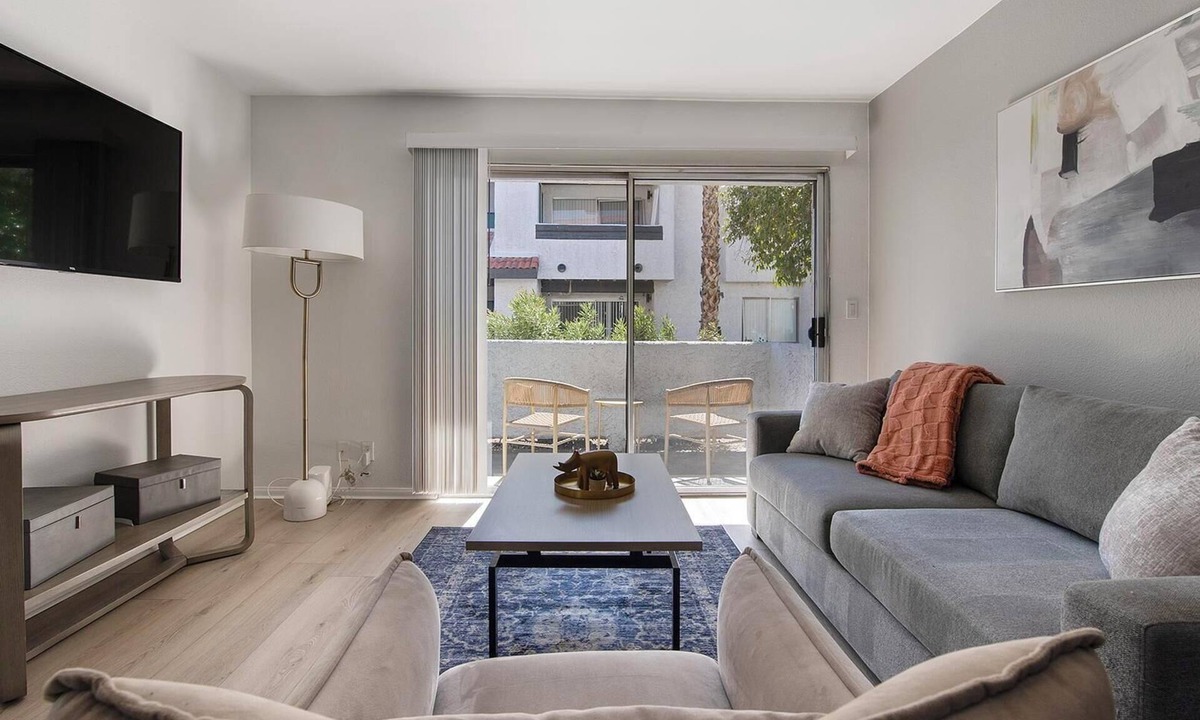 Las Vegas Apartment | Landing | Stylish 2BD, Courtyard