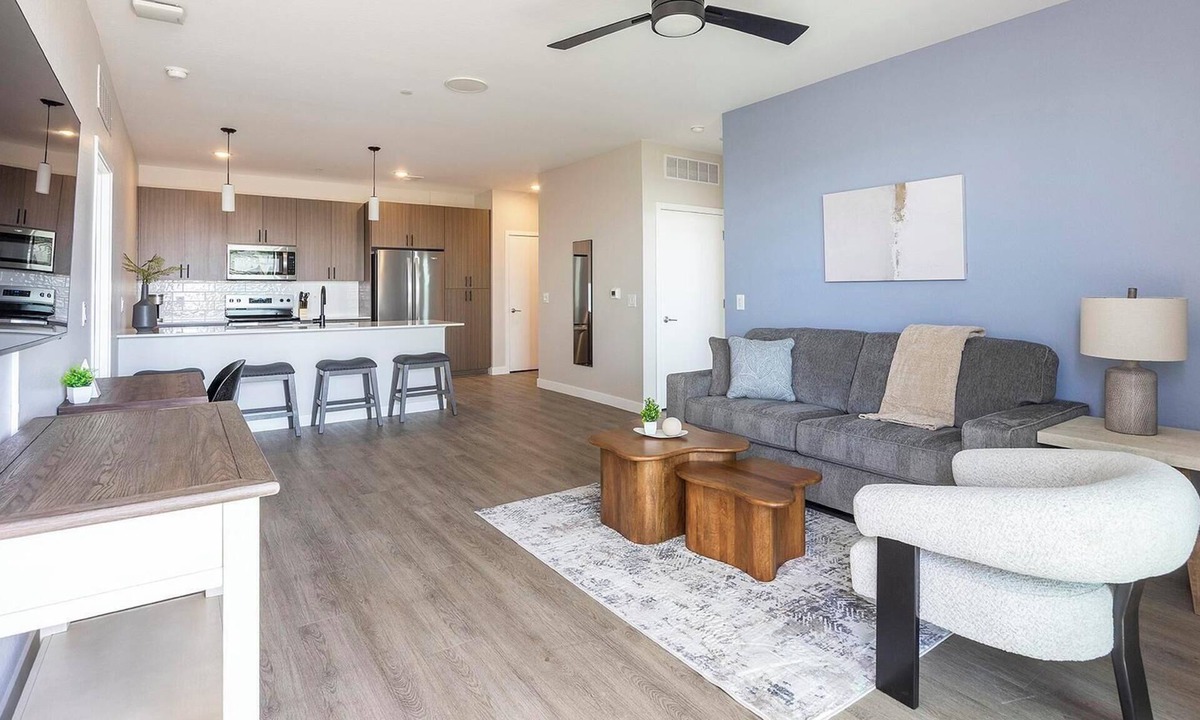 Goodyear Apartment | Landing | Stylish 2BD, Gym, Pool