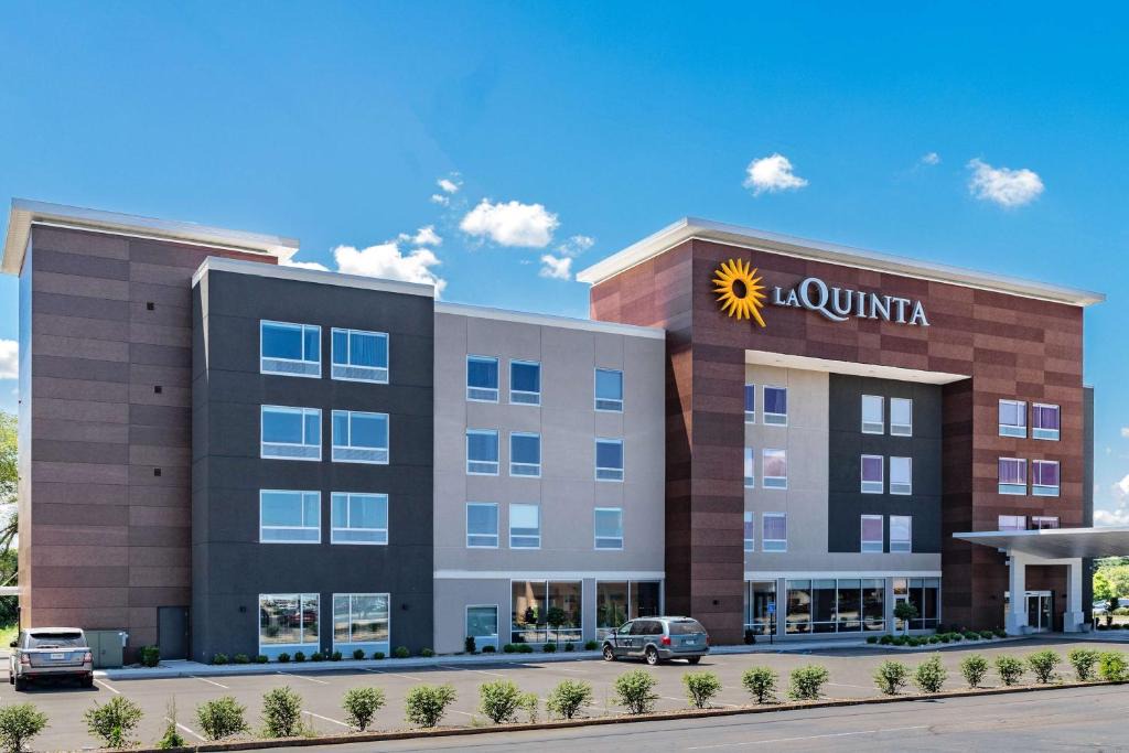 South Bend Hotel | LaQuinta Suites by Wyndham South Bend Notre Dame Area