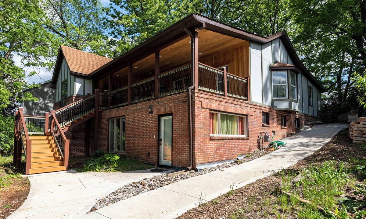 Camp Taylor House | Large 5 bedroom, 3 bath, 2-story house with patio & garden — Near Expo, SDF, Zoo