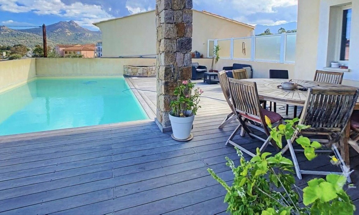Algajola Villa | Large 6-bedroom house with heated pool 50 metres from the beach