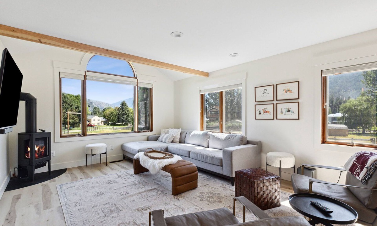 East Missoula House | Large Multi-Family Home in East Missoula. Fully Renovated in 2023.