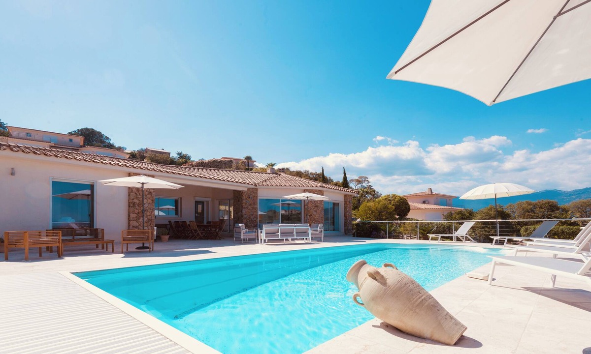 Porto-Vecchio Villa | Large villa in Porto-Vecchio with swimming pool, jacuzzi, sauna & fitness - Sea view