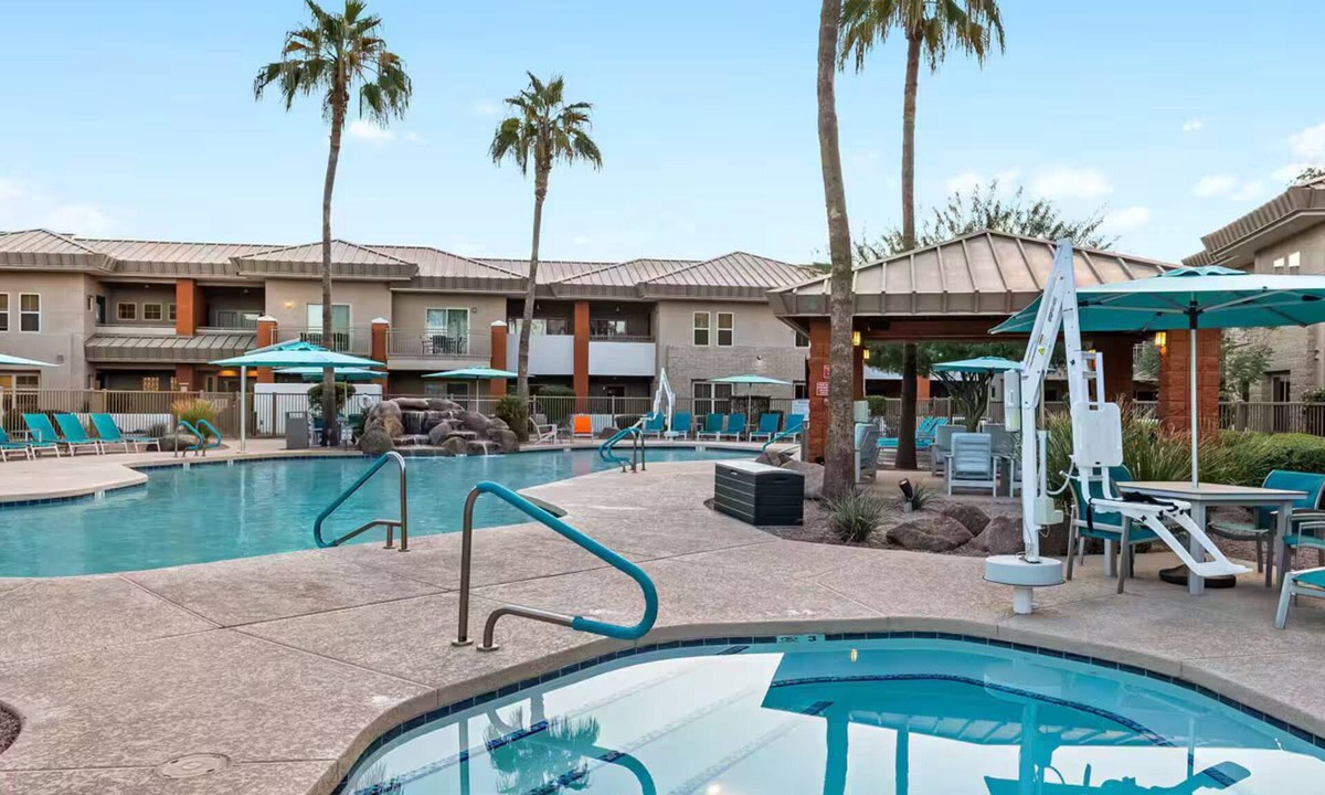 South Scottsdale Resort | LAST MINUTE SPECIAL! 1 BEDROOM "PRESIDENTIAL" DELUXE UNIT IN SCOTTSDALE RESORT!
