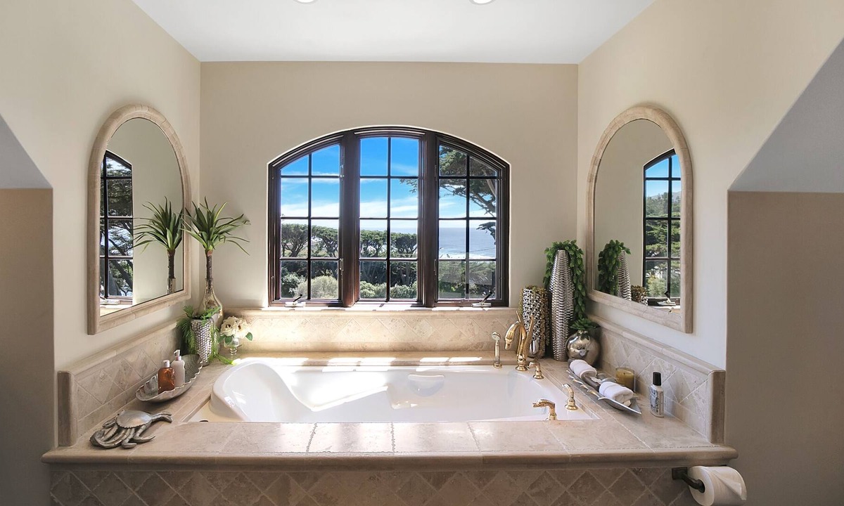 Carmel Highlands House | LAuberge Costal Cove Clint Eastwood Suite