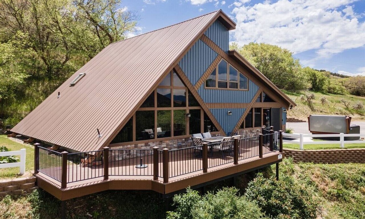 Lava Hot Springs House | Lava`s Blue King of The Hill