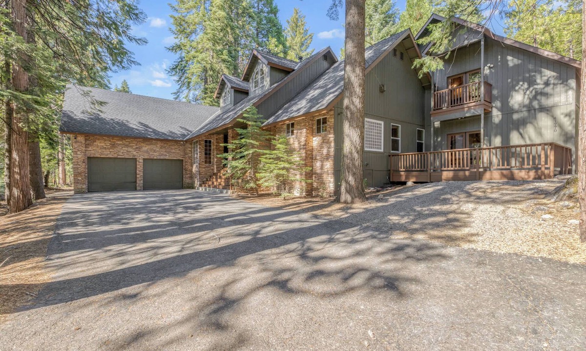 Granite Ridge Cabin | Lazy Bear Lodge | Rustic Luxe Cabin w/Spa + Game Room
