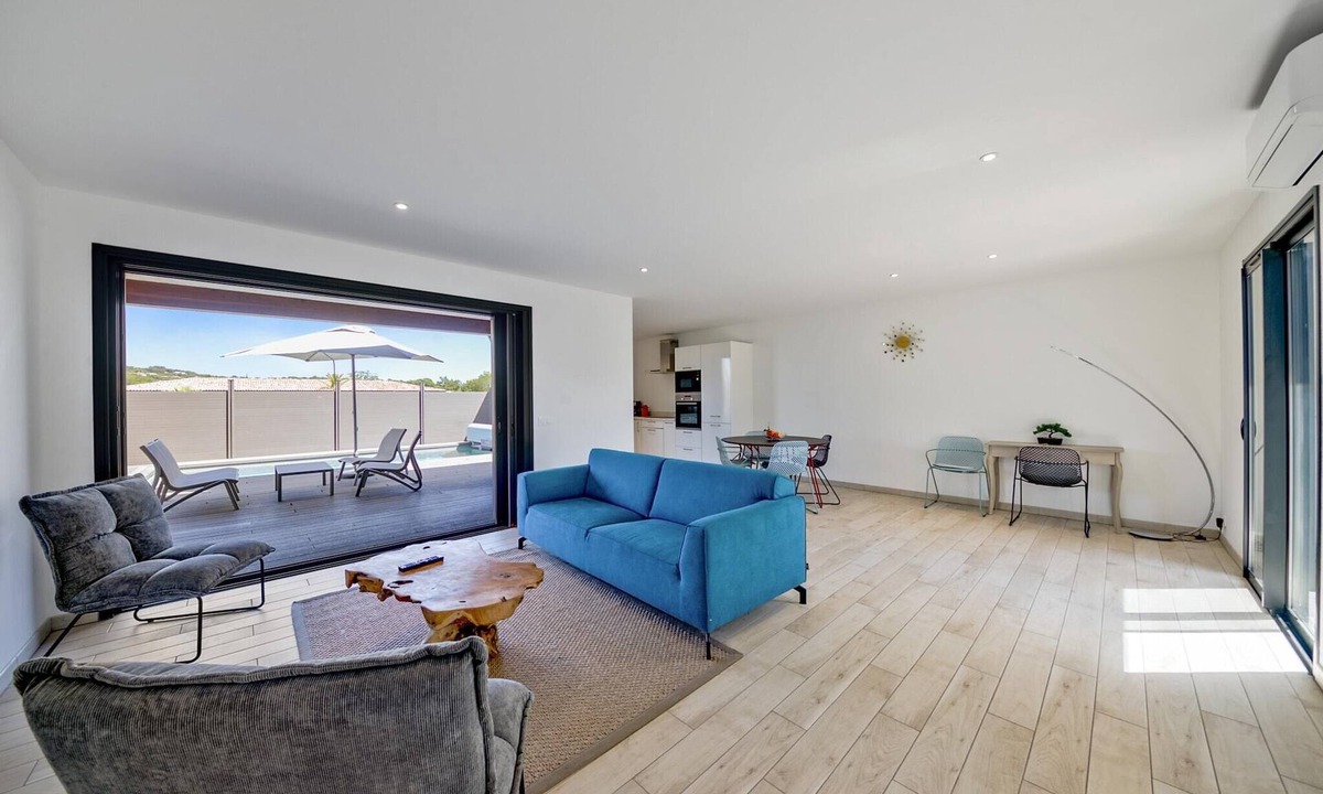 Cala Rossa Villa | Lecci Retreat near Cala Rossa Beach