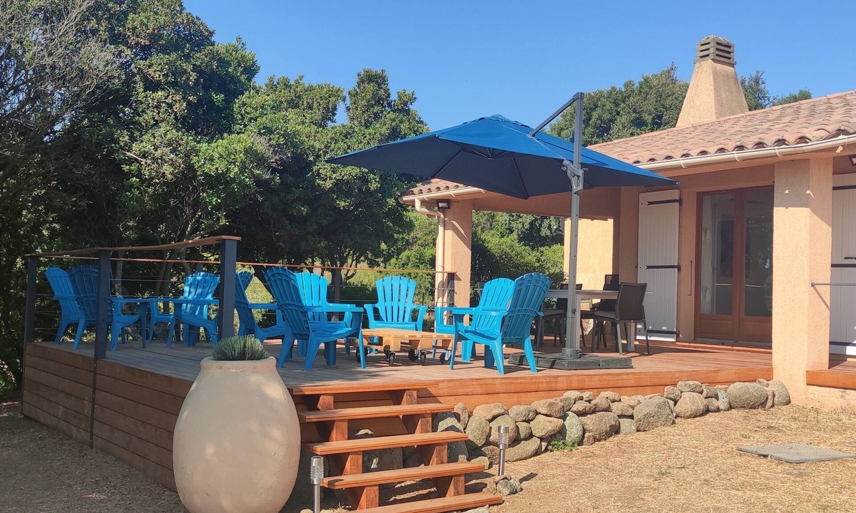 Sotta House | Les Arbousiers: family home between sea and mountains in Corsica.