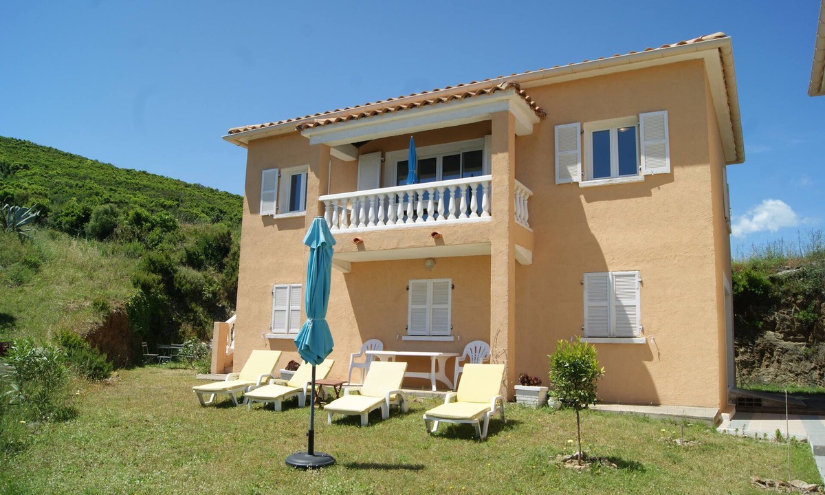 Santa-Severa House | Les Lauriers, Independant house overlooking the sea and the port of Santa Severa