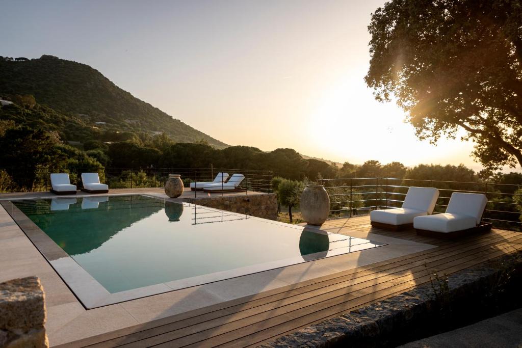 Corbara Hotel | Les Paillers de Bodri - Vue mer et piscine - Adults Only