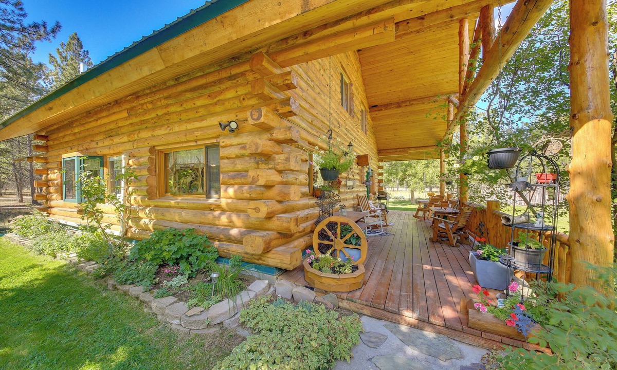 Libby Cottage | Libby Home w/Mountain Views, Gazebo & Fire Pit!