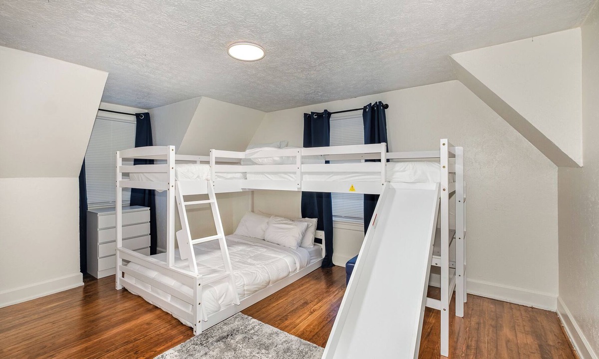 Williamstown Cottage | Lilly's Cottage-Minutes to the Ark! Newly Updated! Sleeps 7!