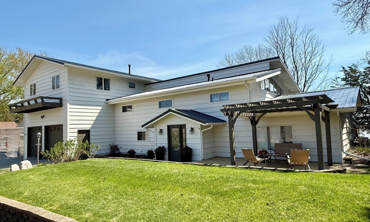 Webster House | Limited summer dates Lakefront sandy beach, sunroom, sauna, game room, kayaks!