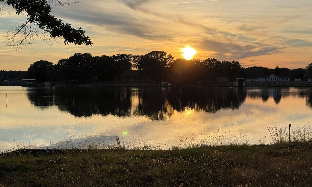 Reedville House | LITTLE WICOMICO WATERFRONT COMPOUND WITH KAYAKS, ARCADE, DOCKS, WESTERN SUNSETS