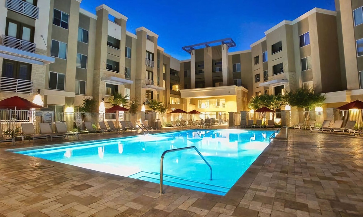 Chandler Apartment | LIVE.SHOP.STAY all in 1 Location