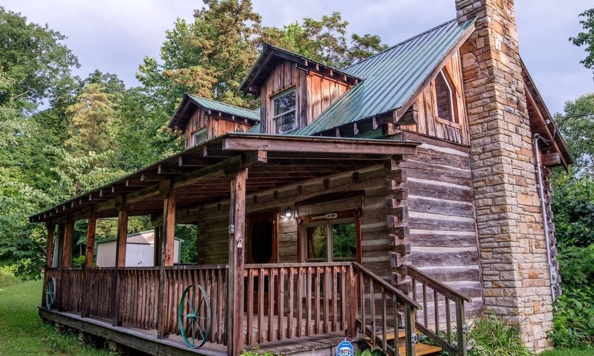 Heidelberg Cabin | Log Cabin Getaway in the RRG.