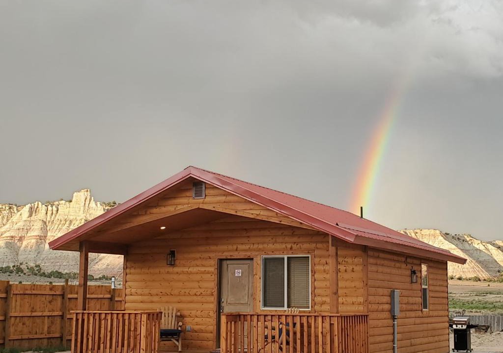Cannonville House | Log Cottages at Bryce Canyon #3