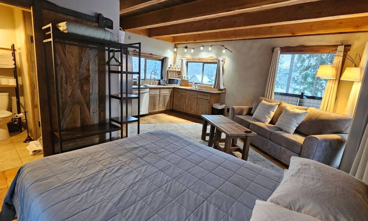 West Glacier Apartment | Lookout Tower: Sleeps 4- Water Views- Near Glacier