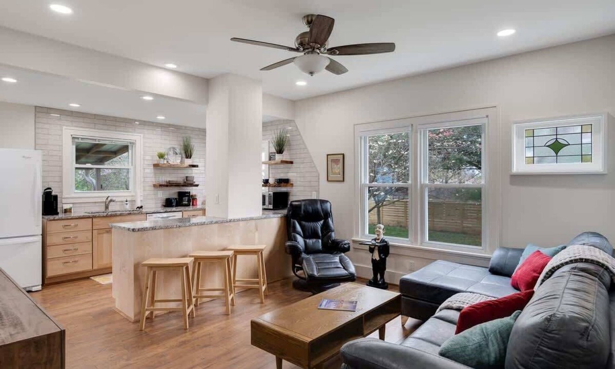 Poplar Level House | Louisville Charm | Ideal Location | Walkable | 3BR