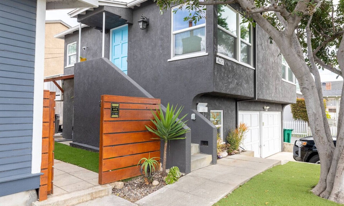 University Heights House | Lovely Studio Suite: Cal-King Bed, Hot Tub, FirePit, Grill, Bikes & more!