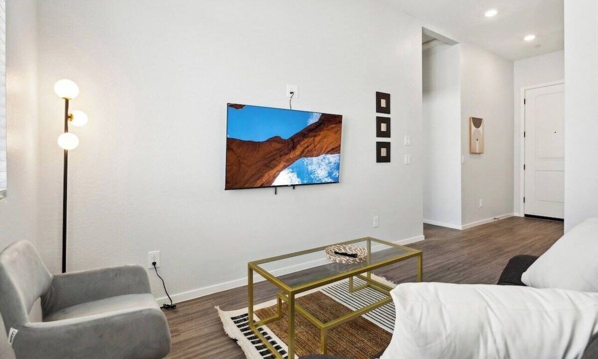 Casa Grande Apartment | Luminous Sunrise Home in Canopy at Cottonwood