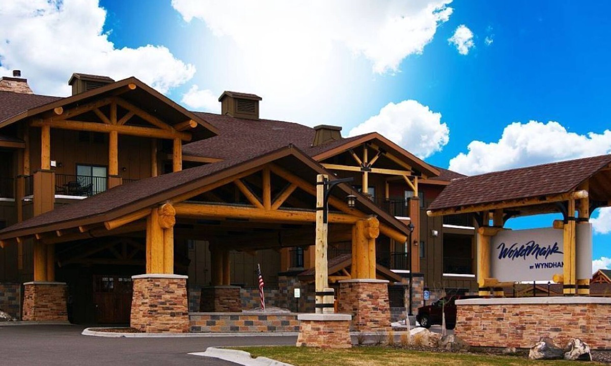 West Yellowstone Condo | Luxurious 1 bedroom condo at the entrance to Yellowstone NP.