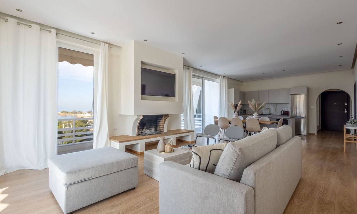 Glyfada Apartment | Luxurious 3-Bdrm Seaside Retreat in Glyfada | Fully Renovated