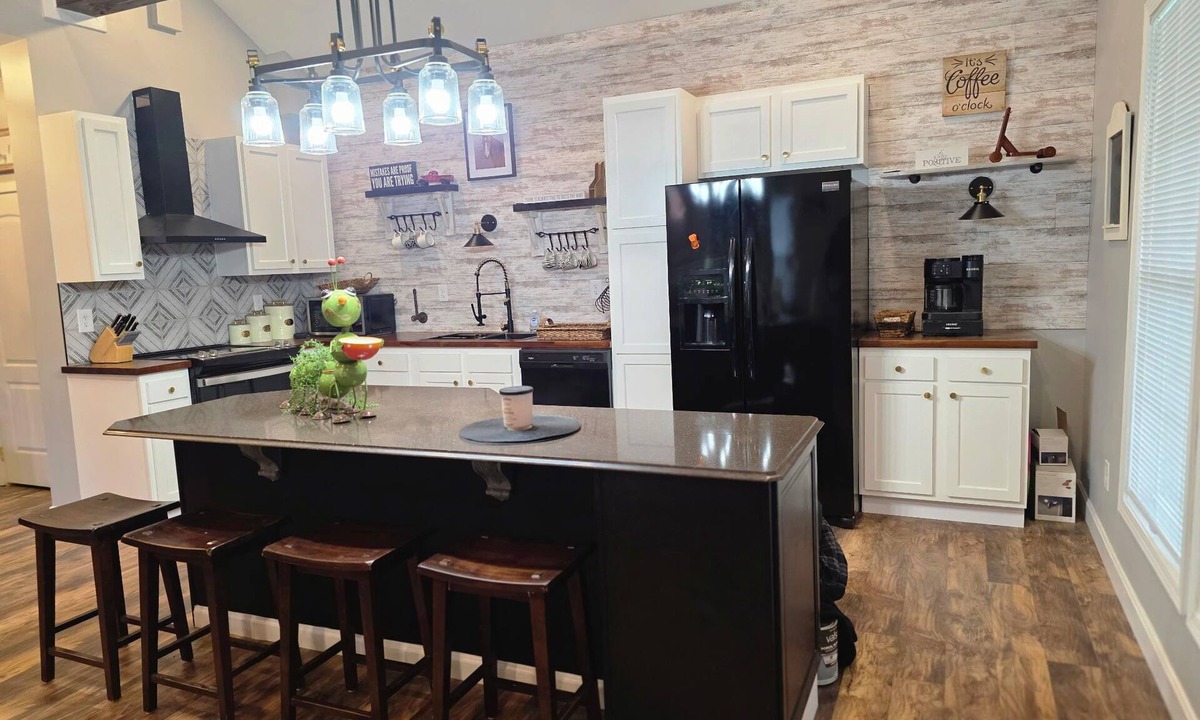 South Louisville House | Luxurious 4 bedroom home, 2 minute walk to the iconic. Churchill Downs!