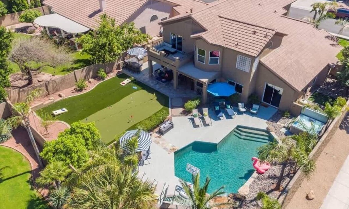 Arabian Crest House | Luxurious All In 1HtdPoolHotTubArcadeGamesMore