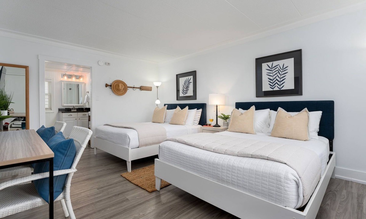 Airlie Apartment | Luxurious -Wrightsville Beach - Pool, quiet end-unit, nearby dining and marinas!
