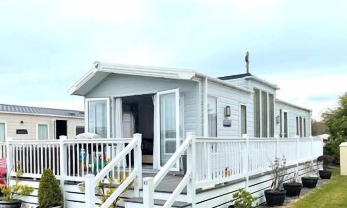 Netley House | Luxury 3 bed mobile home on the sea