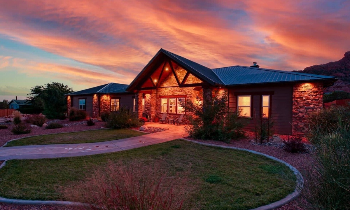 Kanab House | Luxury 4BR Oasis | Pool & Hot Tub Near Zion