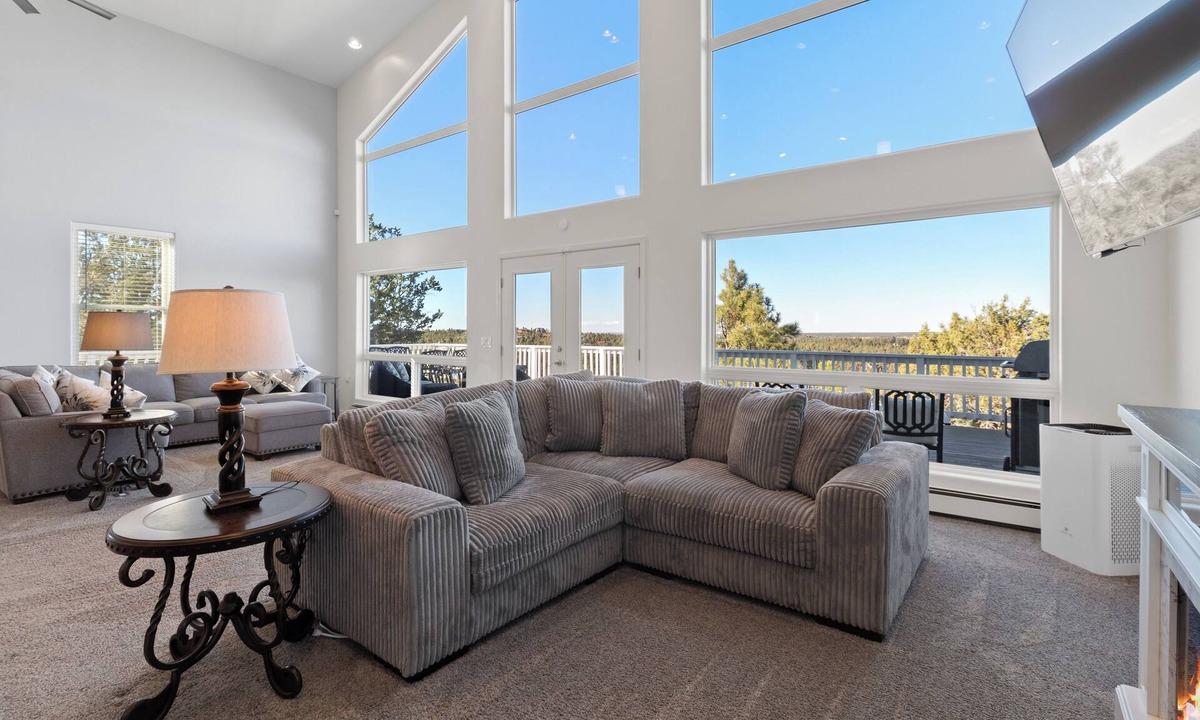 Show Low House | Luxury 6-bedroom home with View, Arcade Table, Fire table, Jet tubs, Deck, Wi-Fi