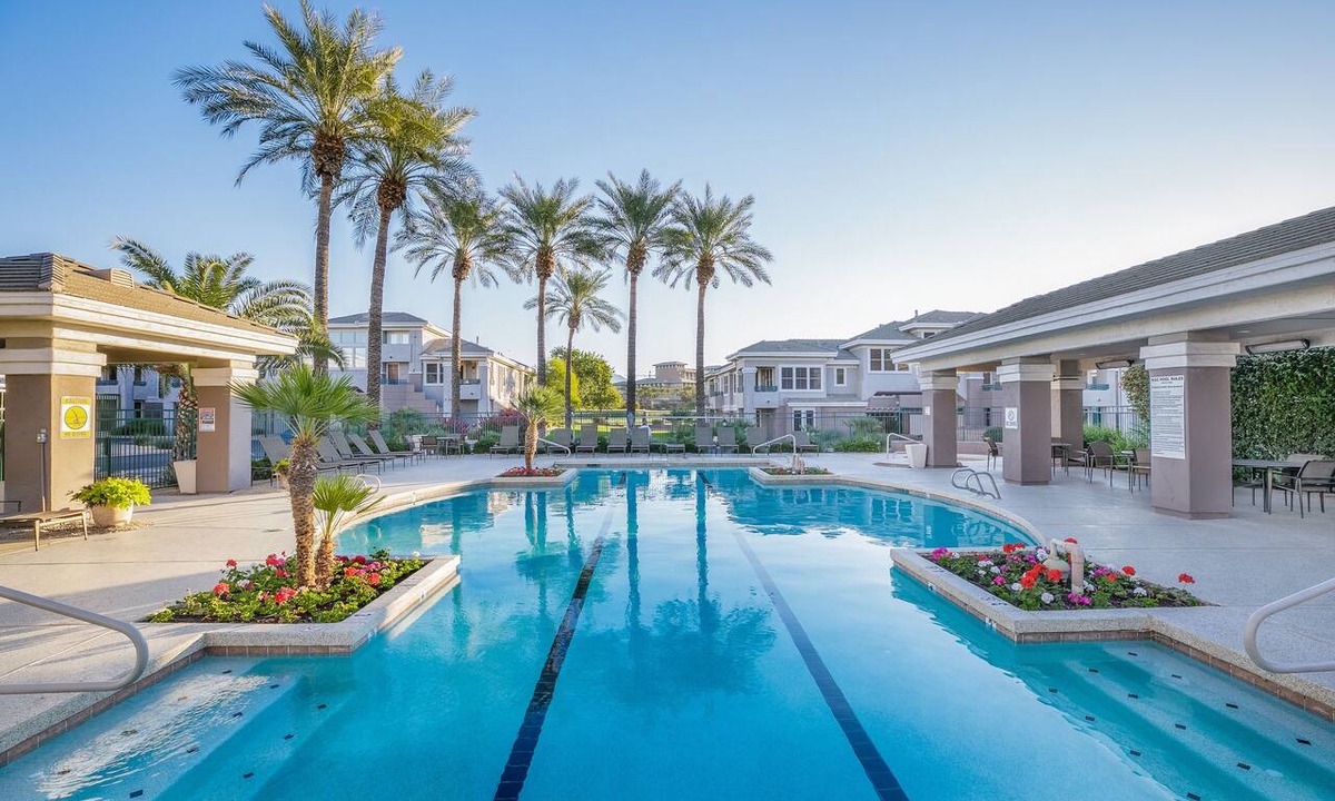 Kierland Condo | Luxury by the Kierland Commons! Heated Pool & Spa, Golf Views, an Upgraded Unit!