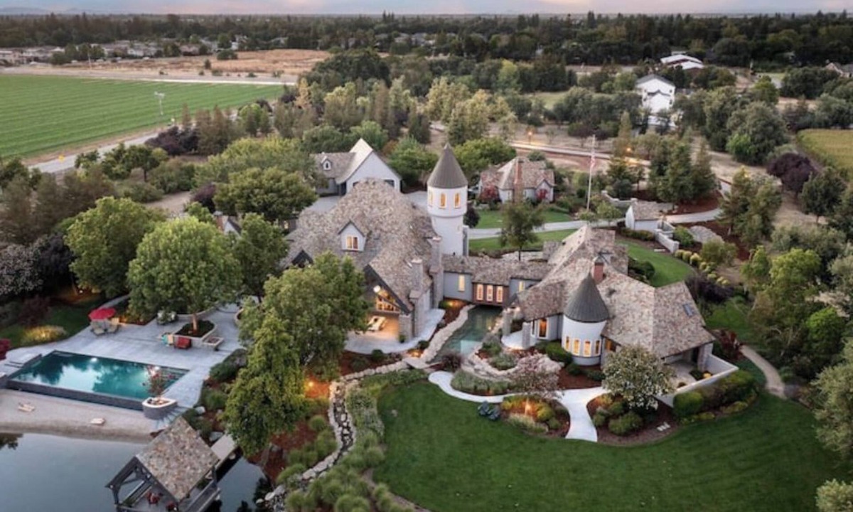 Davis House | Luxury Castle Retreat UC Davis